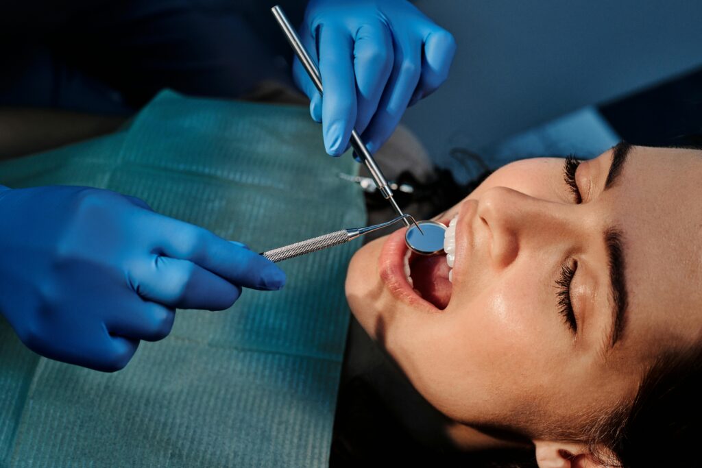 markham dentist doing emergency dental treatment in markham